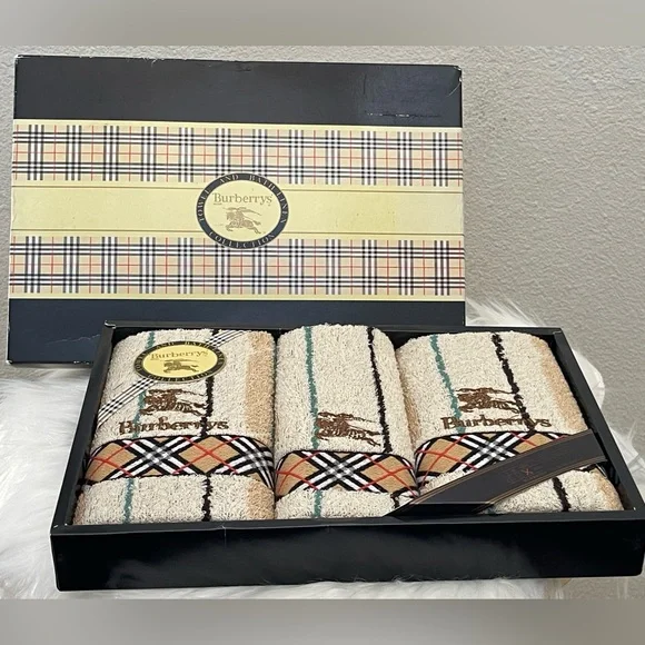 Burberry towel set hotsell
